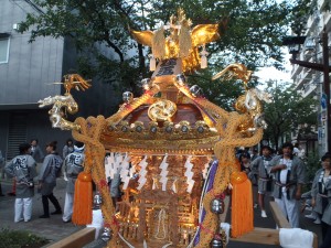 荏原五丁目　豪龍曾の神輿7（照明点灯）