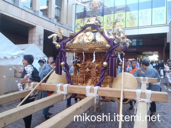 三軒茶屋太子堂八幡神社の例大祭の神輿 