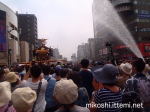 ホースによる放水