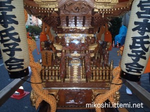 渋谷氷川神社 宮本氏子会の神輿（接写）
