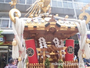 厚木輿睦會の神輿（横）