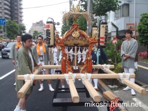 大森浅間神社の神輿２