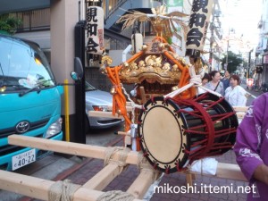 親和会の城南神輿（接写）