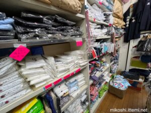 岡田屋足袋店　股引きや手ぬぐい、子ども用ダボ