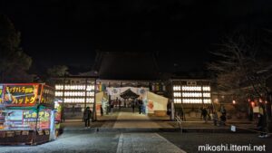 年越し前　23時の藤沢遊行寺本堂前